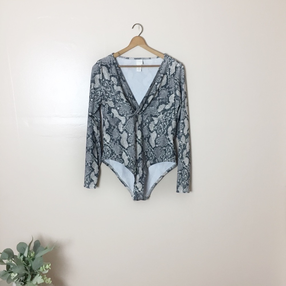 [H&M] Snakeskin Print Long Sleeve Bodysuit
